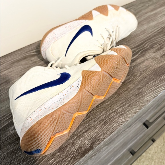 Nike Men’s Kyrie 4 Uncle Drew Shoes - Picture 6 of 10